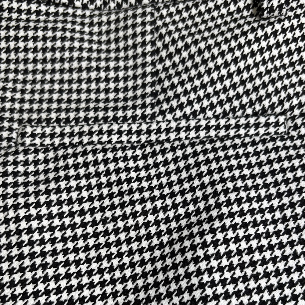 Lauren Ralph Lauren Women's Black and White Herringbone Bermuda Shorts in EUC. - Picture 8 of 9